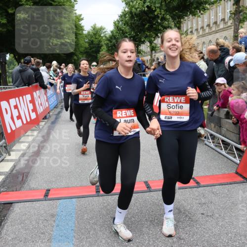 14.06.2026 - REWE Women's Run Strokosch-Dieckow http://msf.ph/oto/9778600 14.06.2026 11:03:25 Ziel 5058, 5292, 5293, 5331, 5345, 5367, 5449, 5460, 5557, 5736, 5750, 5751, 5783, 5784, 5795, 5813, 5866, 5957, 5983, 5988 meine-sportfotos.de