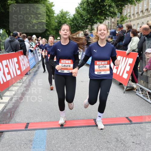 14.06.2026 - REWE Women's Run Strokosch-Dieckow http://msf.ph/oto/9778630 14.06.2026 11:03:25 Ziel 5058, 5292, 5293, 5331, 5345, 5367, 5449, 5460, 5557, 5736, 5750, 5751, 5783, 5784, 5795, 5813, 5866, 5957, 5983, 5988 meine-sportfotos.de