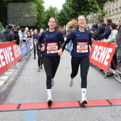 14.06.2026 - REWE Women's Run Strokosch-Dieckow http://msf.ph/oto/9778641 14.06.2026 11:03:25 Ziel 5058, 5292, 5293, 5331, 5345, 5367, 5449, 5460, 5557, 5736, 5750, 5751, 5783, 5784, 5795, 5813, 5866, 5957, 5983, 5988 meine-sportfotos.de