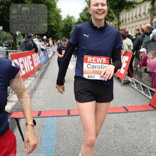 14.06.2026 - REWE Women's Run Strokosch-Dieckow http://msf.ph/oto/9778677 14.06.2026 11:03:22 Ziel 5038, 5039, 5058, 5292, 5293, 5331, 5345, 5367, 5449, 5460, 5557, 5657, 5736, 5750, 5751, 5783, 5784, 5795, 5813, 5867, 5890, 5891, 5957, 5983 meine-sportfotos.de