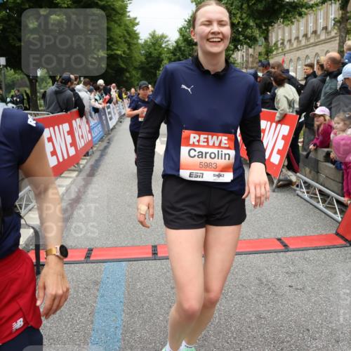 14.06.2026 - REWE Women's Run Strokosch-Dieckow http://msf.ph/oto/9778682 14.06.2026 11:03:22 Ziel 5038, 5039, 5058, 5292, 5293, 5331, 5345, 5367, 5449, 5460, 5557, 5657, 5736, 5750, 5751, 5783, 5784, 5795, 5813, 5867, 5890, 5891, 5957, 5983 meine-sportfotos.de