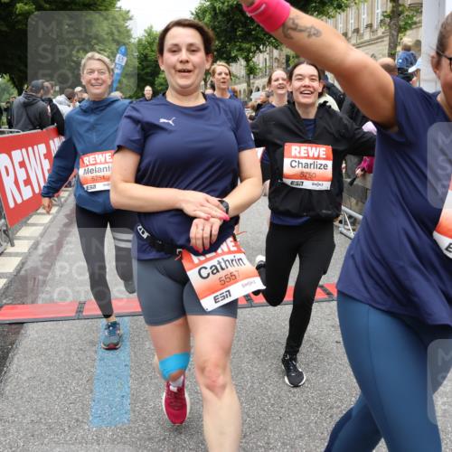 14.06.2026 - REWE Women's Run Strokosch-Dieckow http://msf.ph/oto/9778719 14.06.2026 11:03:19 Ziel 5038, 5039, 5058, 5285, 5331, 5358, 5449, 5460, 5525, 5557, 5578, 5657, 5736, 5742, 5750, 5751, 5783, 5784, 5795, 5798, 5813, 5867, 5890, 5891, 5957, 5983 meine-sportfotos.de