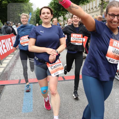 14.06.2026 - REWE Women's Run Strokosch-Dieckow http://msf.ph/oto/9778724 14.06.2026 11:03:19 Ziel 5038, 5039, 5058, 5285, 5331, 5358, 5449, 5460, 5525, 5557, 5578, 5657, 5736, 5742, 5750, 5751, 5783, 5784, 5795, 5798, 5813, 5867, 5890, 5891, 5957, 5983 meine-sportfotos.de