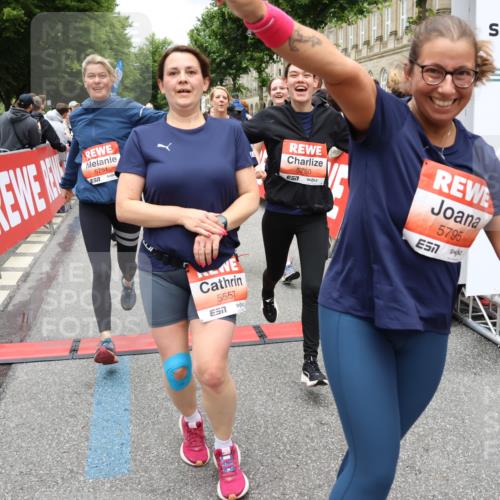 14.06.2026 - REWE Women's Run Strokosch-Dieckow http://msf.ph/oto/9778731 14.06.2026 11:03:19 Ziel 5038, 5039, 5058, 5285, 5331, 5358, 5449, 5460, 5525, 5557, 5578, 5657, 5736, 5742, 5750, 5751, 5783, 5784, 5795, 5798, 5813, 5867, 5890, 5891, 5957, 5983 meine-sportfotos.de