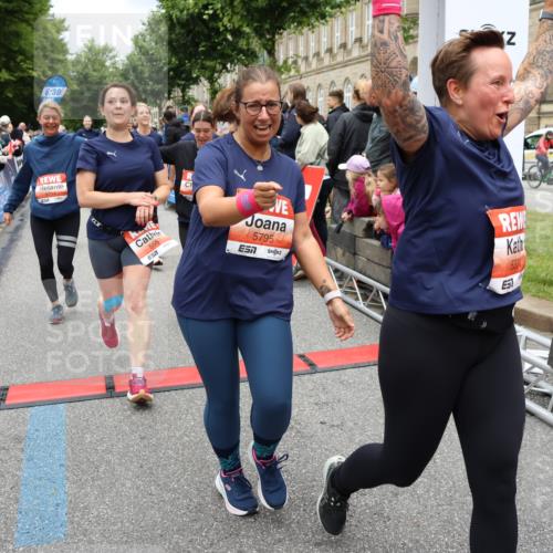 14.06.2026 - REWE Women's Run Strokosch-Dieckow http://msf.ph/oto/9778747 14.06.2026 11:03:18 Ziel 5038, 5039, 5058, 5285, 5331, 5358, 5449, 5525, 5557, 5578, 5657, 5736, 5742, 5750, 5751, 5783, 5784, 5795, 5798, 5813, 5867, 5890, 5891, 5957, 5983 meine-sportfotos.de