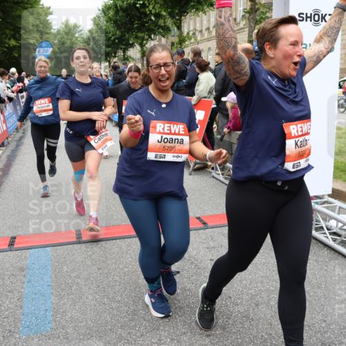 14.06.2026 - REWE Women's Run Strokosch-Dieckow http://msf.ph/oto/9778753 14.06.2026 11:03:18 Ziel 5038, 5039, 5058, 5285, 5331, 5358, 5449, 5525, 5557, 5578, 5657, 5736, 5742, 5750, 5751, 5783, 5784, 5795, 5798, 5813, 5867, 5890, 5891, 5957, 5983 meine-sportfotos.de