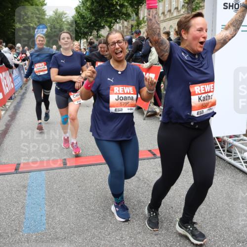 14.06.2026 - REWE Women's Run Strokosch-Dieckow http://msf.ph/oto/9778758 14.06.2026 11:03:18 Ziel 5038, 5039, 5058, 5285, 5331, 5358, 5449, 5525, 5557, 5578, 5657, 5736, 5742, 5750, 5751, 5783, 5784, 5795, 5798, 5813, 5867, 5890, 5891, 5957, 5983 meine-sportfotos.de