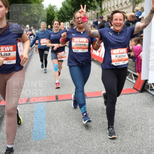 14.06.2026 - REWE Women's Run Strokosch-Dieckow http://msf.ph/oto/9778774 14.06.2026 11:03:18 Ziel 5038, 5039, 5058, 5285, 5331, 5358, 5449, 5525, 5557, 5578, 5657, 5736, 5742, 5750, 5751, 5783, 5784, 5795, 5798, 5813, 5867, 5890, 5891, 5957, 5983 meine-sportfotos.de