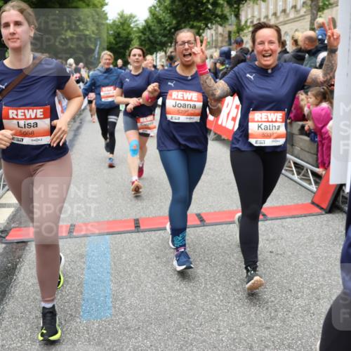 14.06.2026 - REWE Women's Run Strokosch-Dieckow http://msf.ph/oto/9778778 14.06.2026 11:03:18 Ziel 5038, 5039, 5058, 5285, 5331, 5358, 5449, 5525, 5557, 5578, 5657, 5736, 5742, 5750, 5751, 5783, 5784, 5795, 5798, 5813, 5867, 5890, 5891, 5957, 5983 meine-sportfotos.de