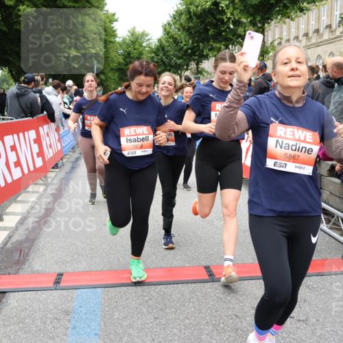 14.06.2026 - REWE Women's Run Strokosch-Dieckow http://msf.ph/oto/9778794 14.06.2026 11:03:16 Ziel 5038, 5039, 5058, 5285, 5331, 5358, 5449, 5525, 5557, 5578, 5657, 5736, 5742, 5750, 5751, 5783, 5784, 5795, 5798, 5867, 5890, 5891, 5957 meine-sportfotos.de