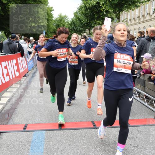 14.06.2026 - REWE Women's Run Strokosch-Dieckow http://msf.ph/oto/9778806 14.06.2026 11:03:16 Ziel 5038, 5039, 5058, 5285, 5331, 5358, 5449, 5525, 5557, 5578, 5657, 5736, 5742, 5750, 5751, 5783, 5784, 5795, 5798, 5867, 5890, 5891, 5957 meine-sportfotos.de