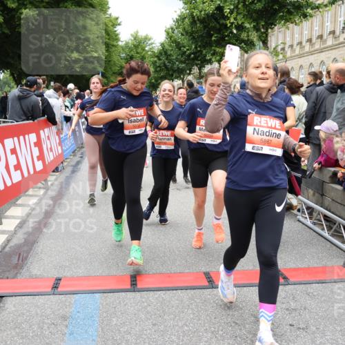 14.06.2026 - REWE Women's Run Strokosch-Dieckow http://msf.ph/oto/9778809 14.06.2026 11:03:16 Ziel 5038, 5039, 5058, 5285, 5331, 5358, 5449, 5525, 5557, 5578, 5657, 5736, 5742, 5750, 5751, 5783, 5784, 5795, 5798, 5867, 5890, 5891, 5957 meine-sportfotos.de