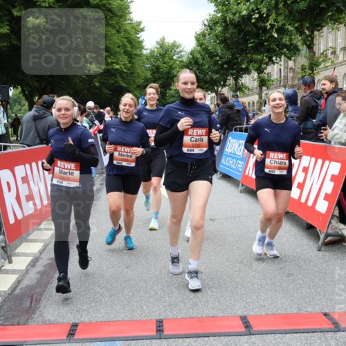 14.06.2026 - REWE Women's Run Strokosch-Dieckow http://msf.ph/oto/9778853 14.06.2026 11:03:13 Ziel 5038, 5039, 5058, 5077, 5285, 5331, 5358, 5512, 5525, 5578, 5657, 5742, 5795, 5798, 5838, 5867, 5890, 5891 meine-sportfotos.de