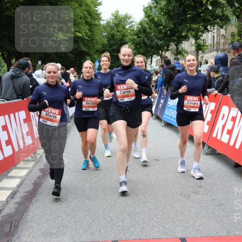 14.06.2026 - REWE Women's Run Strokosch-Dieckow http://msf.ph/oto/9778882 14.06.2026 11:03:12 Ziel 5038, 5039, 5077, 5285, 5358, 5512, 5525, 5578, 5657, 5742, 5798, 5838, 5867, 5890, 5891 meine-sportfotos.de