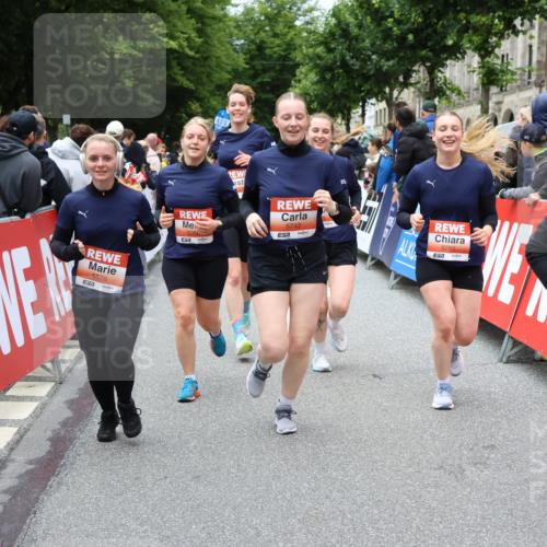 14.06.2026 - REWE Women's Run Strokosch-Dieckow http://msf.ph/oto/9778892 14.06.2026 11:03:12 Ziel 5038, 5039, 5077, 5285, 5358, 5512, 5525, 5578, 5657, 5742, 5798, 5838, 5867, 5890, 5891 meine-sportfotos.de