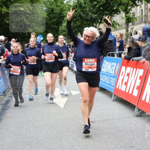 14.06.2026 - REWE Women's Run Strokosch-Dieckow http://msf.ph/oto/9778908 14.06.2026 11:03:11 Ziel 5077, 5285, 5358, 5512, 5525, 5578, 5657, 5688, 5742, 5798, 5838, 5867 meine-sportfotos.de