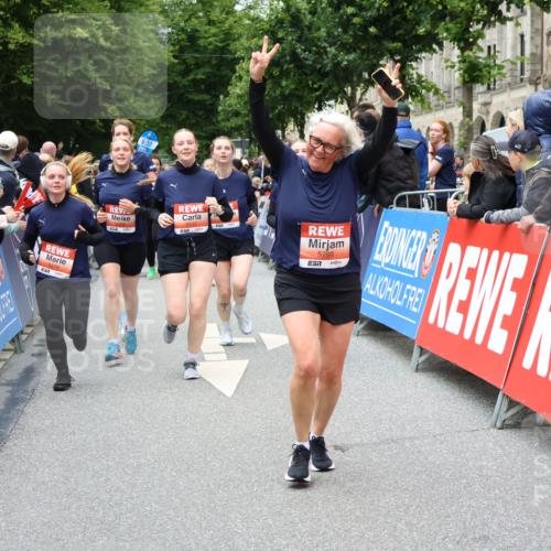 14.06.2026 - REWE Women's Run Strokosch-Dieckow http://msf.ph/oto/9778914 14.06.2026 11:03:11 Ziel 5077, 5285, 5358, 5512, 5525, 5578, 5657, 5688, 5742, 5798, 5838, 5867 meine-sportfotos.de
