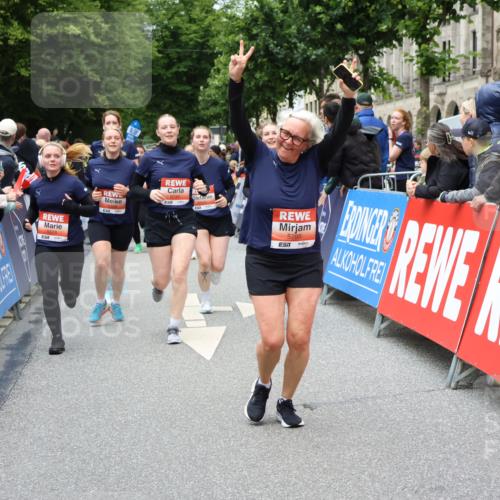 14.06.2026 - REWE Women's Run Strokosch-Dieckow http://msf.ph/oto/9778920 14.06.2026 11:03:11 Ziel 5077, 5285, 5358, 5512, 5525, 5578, 5657, 5688, 5742, 5798, 5838, 5867 meine-sportfotos.de