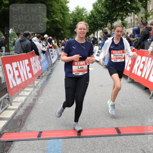 14.06.2026 - REWE Women's Run Strokosch-Dieckow http://msf.ph/oto/9778941 14.06.2026 11:03:06 Ziel 5077, 5161, 5247, 5512, 5688, 5838, 6006 meine-sportfotos.de
