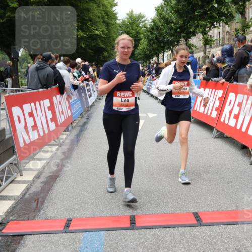 14.06.2026 - REWE Women's Run Strokosch-Dieckow http://msf.ph/oto/9778958 14.06.2026 11:03:06 Ziel 5077, 5161, 5247, 5512, 5688, 5838, 6006 meine-sportfotos.de