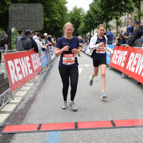 14.06.2026 - REWE Women's Run Strokosch-Dieckow http://msf.ph/oto/9778963 14.06.2026 11:03:06 Ziel 5077, 5161, 5247, 5512, 5688, 5838, 6006 meine-sportfotos.de