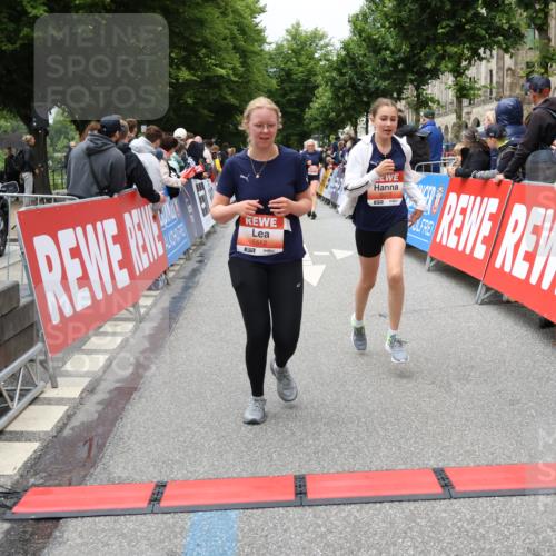14.06.2026 - REWE Women's Run Strokosch-Dieckow http://msf.ph/oto/9778968 14.06.2026 11:03:06 Ziel 5077, 5161, 5247, 5512, 5688, 5838, 6006 meine-sportfotos.de