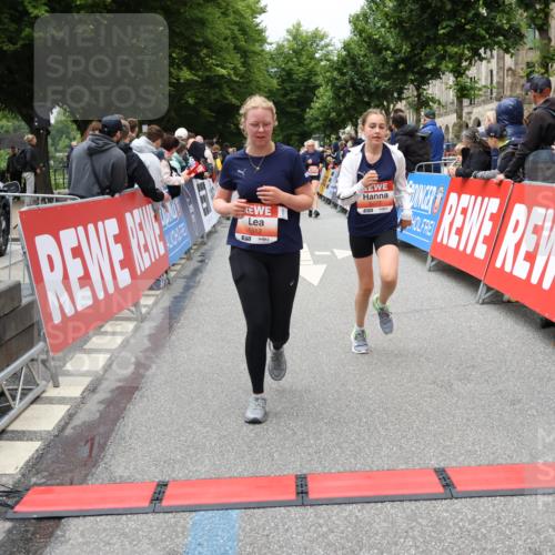 14.06.2026 - REWE Women's Run Strokosch-Dieckow http://msf.ph/oto/9778974 14.06.2026 11:03:06 Ziel 5077, 5161, 5247, 5512, 5688, 5838, 6006 meine-sportfotos.de