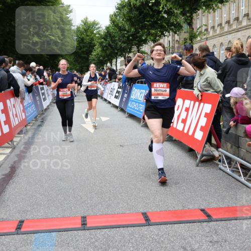 14.06.2026 - REWE Women's Run Strokosch-Dieckow http://msf.ph/oto/9778980 14.06.2026 11:03:04 Ziel 5077, 5161, 5243, 5247, 5373, 5482, 5512, 5572, 5688, 5838, 6006 meine-sportfotos.de