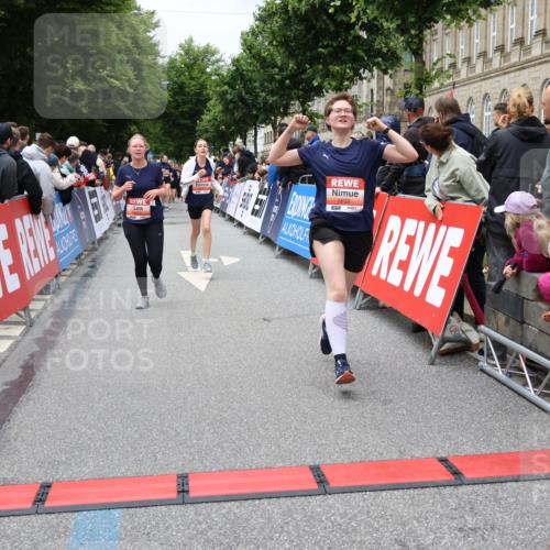 14.06.2026 - REWE Women's Run Strokosch-Dieckow http://msf.ph/oto/9778986 14.06.2026 11:03:04 Ziel 5077, 5161, 5243, 5247, 5373, 5482, 5512, 5572, 5688, 5838, 6006 meine-sportfotos.de
