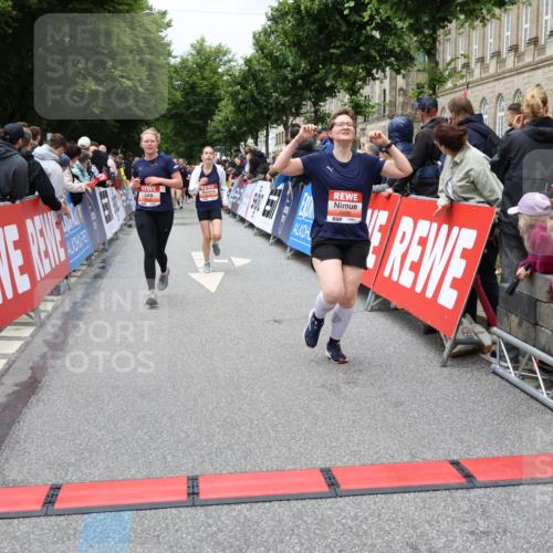 14.06.2026 - REWE Women's Run Strokosch-Dieckow http://msf.ph/oto/9778997 14.06.2026 11:03:04 Ziel 5077, 5161, 5243, 5247, 5373, 5482, 5512, 5572, 5688, 5838, 6006 meine-sportfotos.de