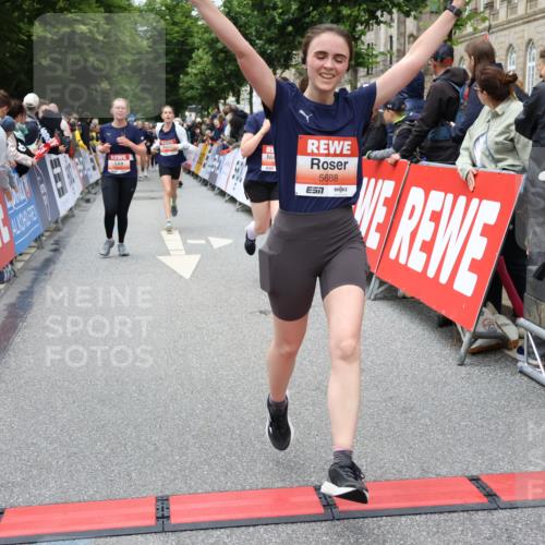 14.06.2026 - REWE Women's Run Strokosch-Dieckow http://msf.ph/oto/9779008 14.06.2026 11:03:03 Ziel 5077, 5161, 5243, 5247, 5373, 5482, 5503, 5512, 5572, 5688, 5838, 6006 meine-sportfotos.de