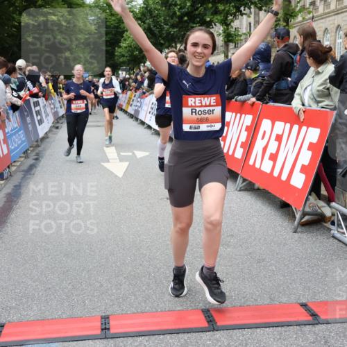 14.06.2026 - REWE Women's Run Strokosch-Dieckow http://msf.ph/oto/9779013 14.06.2026 11:03:03 Ziel 5077, 5161, 5243, 5247, 5373, 5482, 5503, 5512, 5572, 5688, 5838, 6006 meine-sportfotos.de
