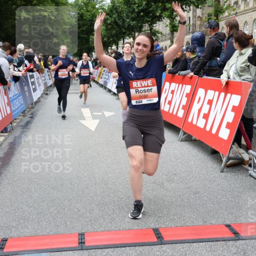 14.06.2026 - REWE Women's Run Strokosch-Dieckow http://msf.ph/oto/9779025 14.06.2026 11:03:03 Ziel 5077, 5161, 5243, 5247, 5373, 5482, 5503, 5512, 5572, 5688, 5838, 6006 meine-sportfotos.de