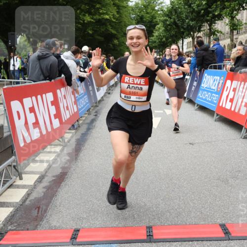 14.06.2026 - REWE Women's Run Strokosch-Dieckow http://msf.ph/oto/9779035 14.06.2026 11:03:02 Ziel 5077, 5161, 5243, 5247, 5373, 5482, 5503, 5512, 5528, 5529, 5530, 5572, 5688, 5838, 6006 meine-sportfotos.de