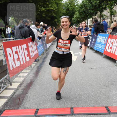 14.06.2026 - REWE Women's Run Strokosch-Dieckow http://msf.ph/oto/9779042 14.06.2026 11:03:02 Ziel 5077, 5161, 5243, 5247, 5373, 5482, 5503, 5512, 5528, 5529, 5530, 5572, 5688, 5838, 6006 meine-sportfotos.de