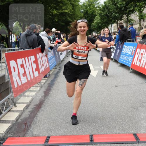 14.06.2026 - REWE Women's Run Strokosch-Dieckow http://msf.ph/oto/9779047 14.06.2026 11:03:02 Ziel 5077, 5161, 5243, 5247, 5373, 5482, 5503, 5512, 5528, 5529, 5530, 5572, 5688, 5838, 6006 meine-sportfotos.de