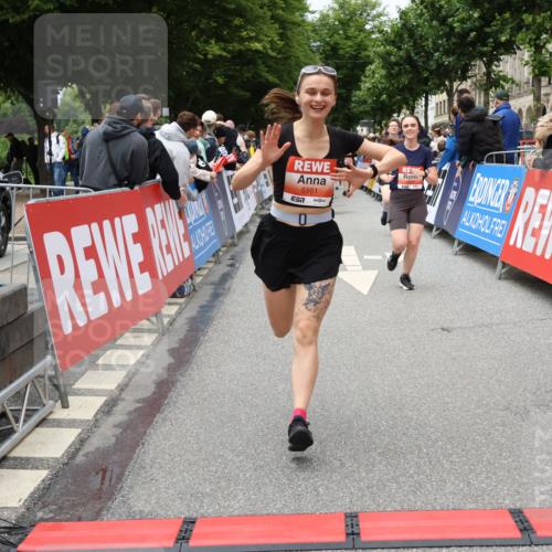 14.06.2026 - REWE Women's Run Strokosch-Dieckow http://msf.ph/oto/9779052 14.06.2026 11:03:01 Ziel 5161, 5243, 5247, 5373, 5482, 5503, 5528, 5529, 5530, 5567, 5572, 5688, 5838, 6006 meine-sportfotos.de