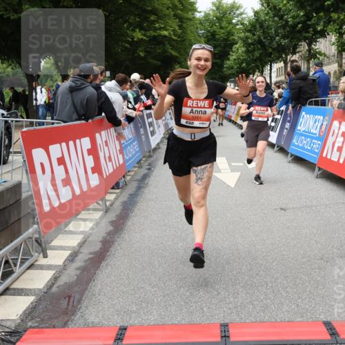 14.06.2026 - REWE Women's Run Strokosch-Dieckow http://msf.ph/oto/9779058 14.06.2026 11:03:01 Ziel 5161, 5243, 5247, 5373, 5482, 5503, 5528, 5529, 5530, 5567, 5572, 5688, 5838, 6006 meine-sportfotos.de