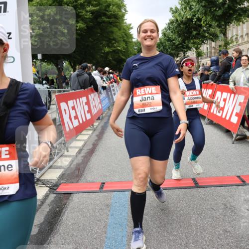 14.06.2026 - REWE Women's Run Strokosch-Dieckow http://msf.ph/oto/9779093 14.06.2026 11:02:57 Ziel 5243, 5247, 5260, 5373, 5482, 5503, 5528, 5529, 5530, 5567, 5572, 5650, 5991, 6006 meine-sportfotos.de