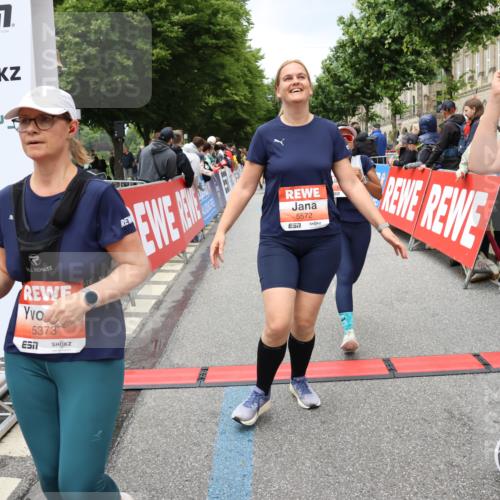 14.06.2026 - REWE Women's Run Strokosch-Dieckow http://msf.ph/oto/9779109 14.06.2026 11:02:56 Ziel 5243, 5247, 5260, 5373, 5482, 5503, 5528, 5529, 5530, 5540, 5567, 5572, 5650, 5991, 6006 meine-sportfotos.de