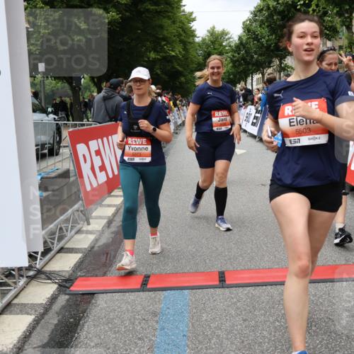 14.06.2026 - REWE Women's Run Strokosch-Dieckow http://msf.ph/oto/9779126 14.06.2026 11:02:56 Ziel 5243, 5247, 5260, 5373, 5482, 5503, 5528, 5529, 5530, 5540, 5567, 5572, 5650, 5991, 6006 meine-sportfotos.de