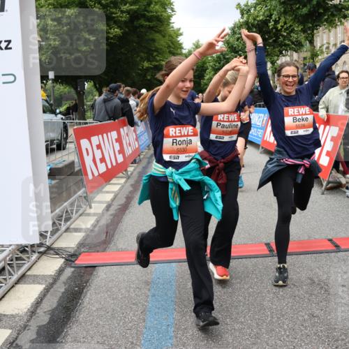 14.06.2026 - REWE Women's Run Strokosch-Dieckow http://msf.ph/oto/9779147 14.06.2026 11:02:54 Ziel 5243, 5260, 5373, 5482, 5503, 5521, 5528, 5529, 5530, 5540, 5567, 5572, 5650, 5991, 6006 meine-sportfotos.de