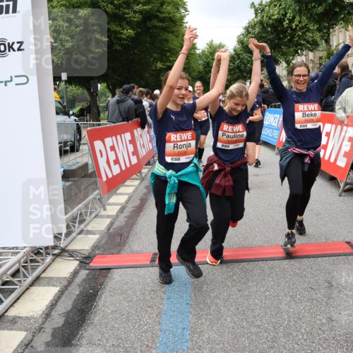 14.06.2026 - REWE Women's Run Strokosch-Dieckow http://msf.ph/oto/9779158 14.06.2026 11:02:54 Ziel 5243, 5260, 5373, 5482, 5503, 5521, 5528, 5529, 5530, 5540, 5567, 5572, 5650, 5991, 6006 meine-sportfotos.de