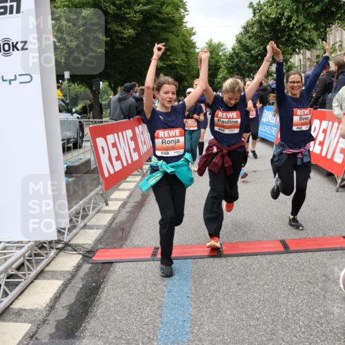 14.06.2026 - REWE Women's Run Strokosch-Dieckow http://msf.ph/oto/9779169 14.06.2026 11:02:54 Ziel 5243, 5260, 5373, 5482, 5503, 5521, 5528, 5529, 5530, 5540, 5567, 5572, 5650, 5991, 6006 meine-sportfotos.de