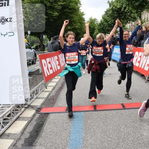 14.06.2026 - REWE Women's Run Strokosch-Dieckow http://msf.ph/oto/9779174 14.06.2026 11:02:54 Ziel 5243, 5260, 5373, 5482, 5503, 5521, 5528, 5529, 5530, 5540, 5567, 5572, 5650, 5991, 6006 meine-sportfotos.de