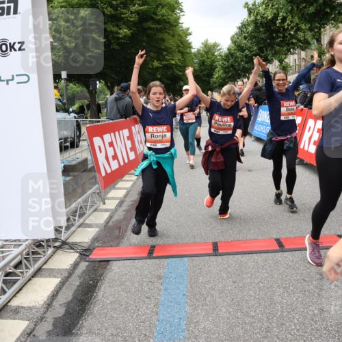 14.06.2026 - REWE Women's Run Strokosch-Dieckow http://msf.ph/oto/9779186 14.06.2026 11:02:54 Ziel 5243, 5260, 5373, 5482, 5503, 5521, 5528, 5529, 5530, 5540, 5567, 5572, 5650, 5991, 6006 meine-sportfotos.de
