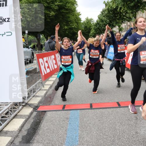 14.06.2026 - REWE Women's Run Strokosch-Dieckow http://msf.ph/oto/9779191 14.06.2026 11:02:54 Ziel 5243, 5260, 5373, 5482, 5503, 5521, 5528, 5529, 5530, 5540, 5567, 5572, 5650, 5991, 6006 meine-sportfotos.de