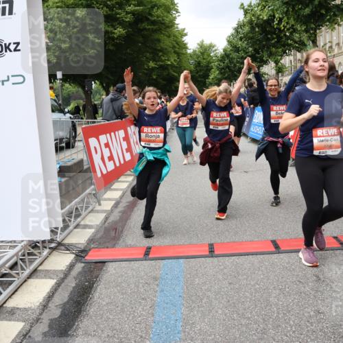 14.06.2026 - REWE Women's Run Strokosch-Dieckow http://msf.ph/oto/9779197 14.06.2026 11:02:54 Ziel 5243, 5260, 5373, 5482, 5503, 5521, 5528, 5529, 5530, 5540, 5567, 5572, 5650, 5991, 6006 meine-sportfotos.de