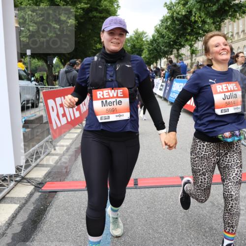 14.06.2026 - REWE Women's Run Strokosch-Dieckow http://msf.ph/oto/9779228 14.06.2026 11:02:51 Ziel 5133, 5179, 5260, 5372, 5428, 5503, 5521, 5528, 5529, 5530, 5540, 5567, 5644, 5650, 5704, 5802, 5814, 5935, 5991 meine-sportfotos.de