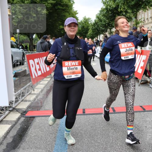 14.06.2026 - REWE Women's Run Strokosch-Dieckow http://msf.ph/oto/9779239 14.06.2026 11:02:51 Ziel 5133, 5179, 5260, 5372, 5428, 5503, 5521, 5528, 5529, 5530, 5540, 5567, 5644, 5650, 5704, 5802, 5814, 5935, 5991 meine-sportfotos.de